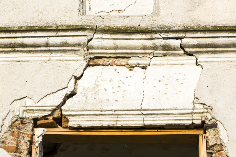 Fissure dans un mur : comment savoir si elle est dangereuse ?